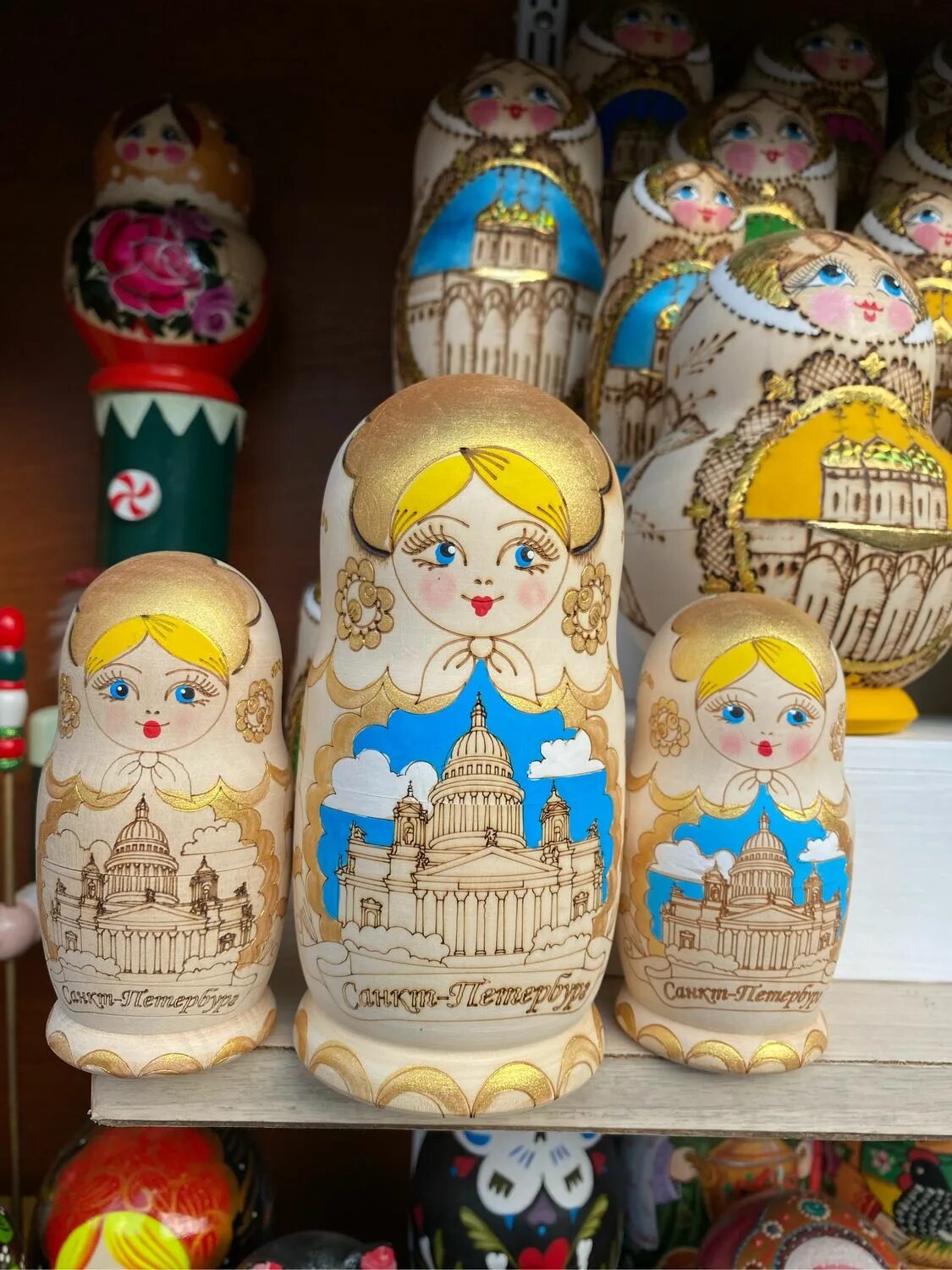 Какие сувениры из питера. Сувениры. популярные сувениры. сувениры питера. сувениры из санкт-петербурга.
