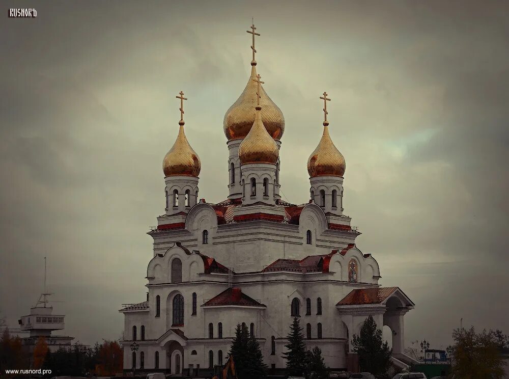 Кафедральный собор архистратига божия михаила в архангельске. Михаил архангельский кафедральный собор архангельск. Собор михаила архангела архангельск мрв. Михаило-архангельский храм в архангельске. Храм архангела михаила архангельск.