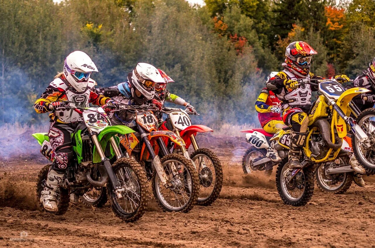 ижевск улица ворошилова 30 улица. чекерил ижевск. водители ижевска. полуприцеп наехал на паребрик. автомобилист ижевск.