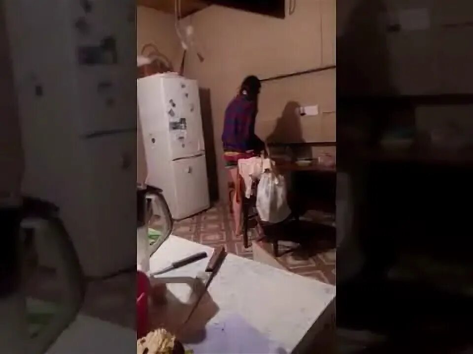 переодевается в комнате домашнее. скрытая камера в ванной комнате. снял сестру скрытно. скрытая комнав квартире. скрытой камерой в отеле.