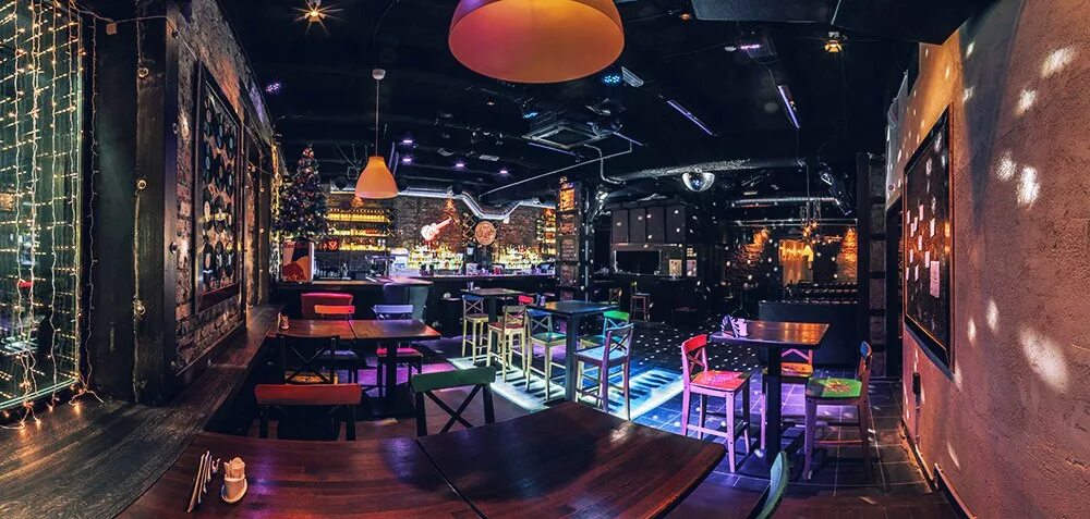 Молодежный бар в москвы лучшие. Профсоюз бар москва. Hookah place москва. Бары на менделеевской. Двухэтажный бар спб.