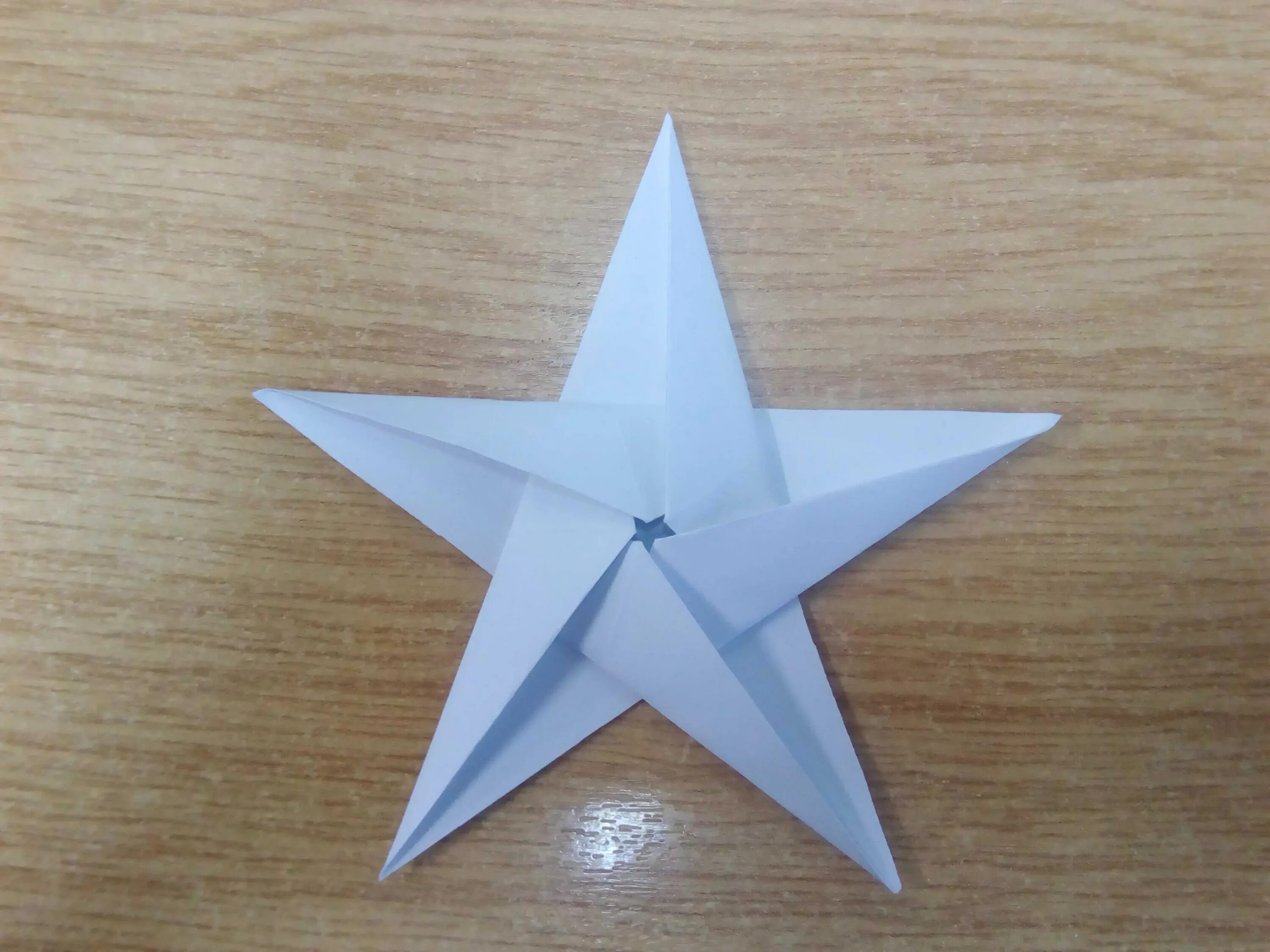 Сделать звезду из бумаги на 9. Объемная пятиконечная звезда из бумаги. Оригами звезда четырехконечная. Объемная пятиконечная звезда из бумаги объемная. Объемная звезда из картона.