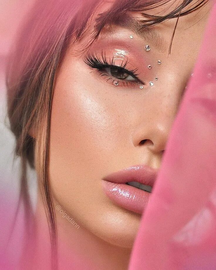 Pink make up