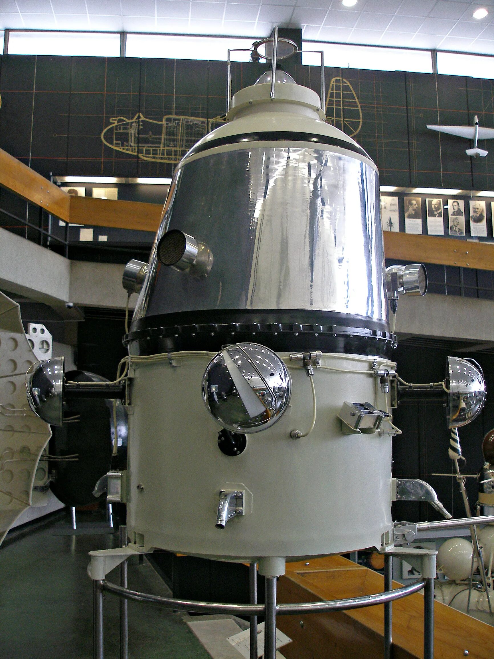 АМС Луна-10. Межпланетная станция Луна-10. АМС Луна 3 Калужский музей космонавтики. Советский Спутник «Луна-10».