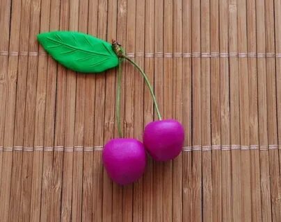 Вишенки из пластилина