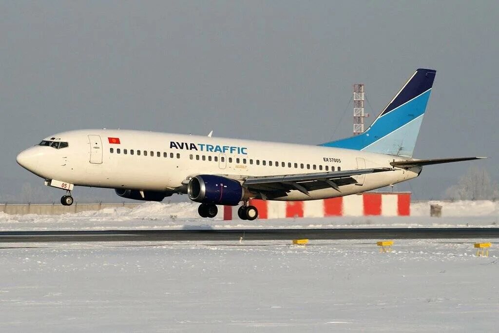 Купить авиабилеты авиатрафик. Боинг 737 300 авиатрафик. Самолёт Avia Traffic 737 300. Boeing 737-300 Avia Traffic. Самолёт Боинг 737-300 Avia Traffic Company.