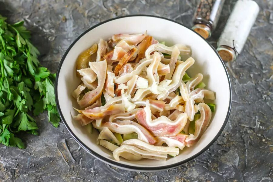 Салат со свиными ушами. Салат из свиных ушек. Китайский салат из свиных ушей. Салат из свиных ушей. Салат со свиными ушами.