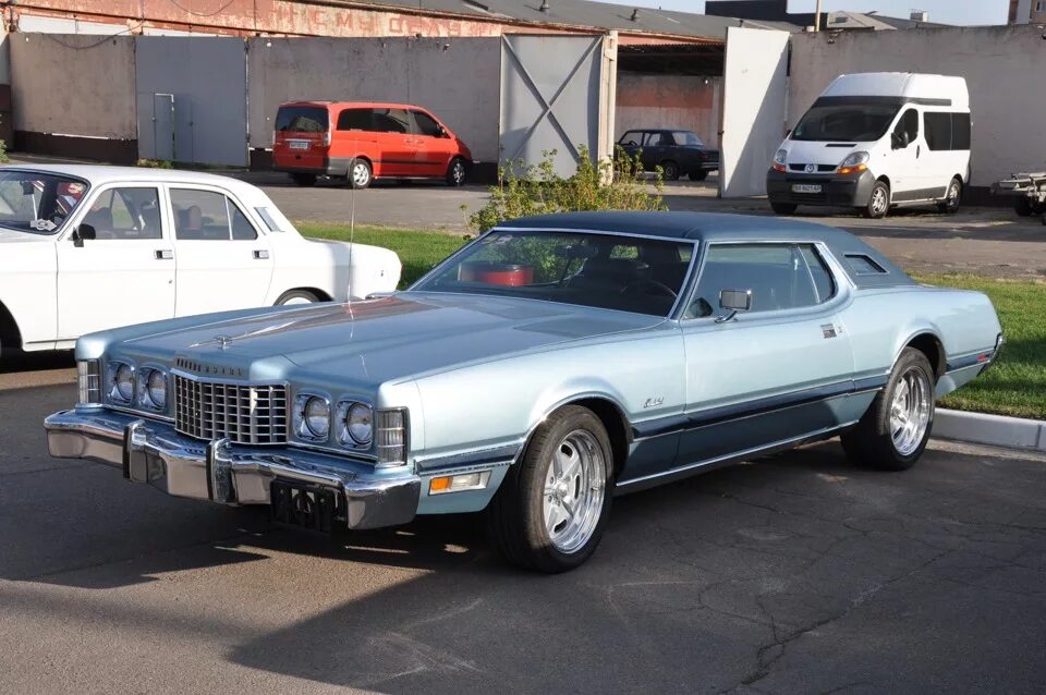 Додж чарджер 1975. Stutz blackhawk 1974. Американские автомобили бьюик 70-80. Cadillac chevrolet 1970. Американские маслкары 60-80.