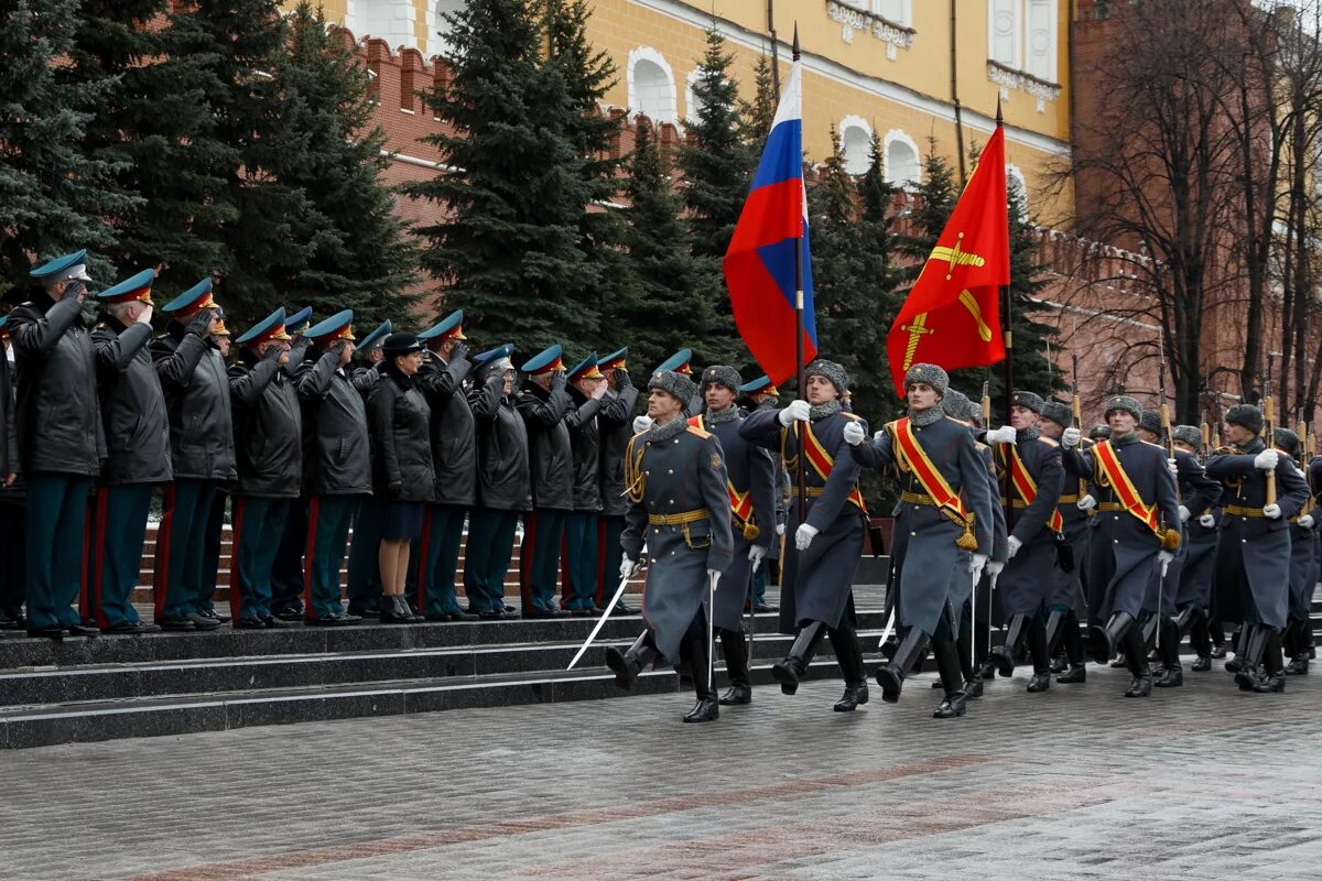 Возложение венков к могиле неизвестного солдата. Вооруженные силы РФ. 23 Февраля парад. Возложение цветов 23 февраля.