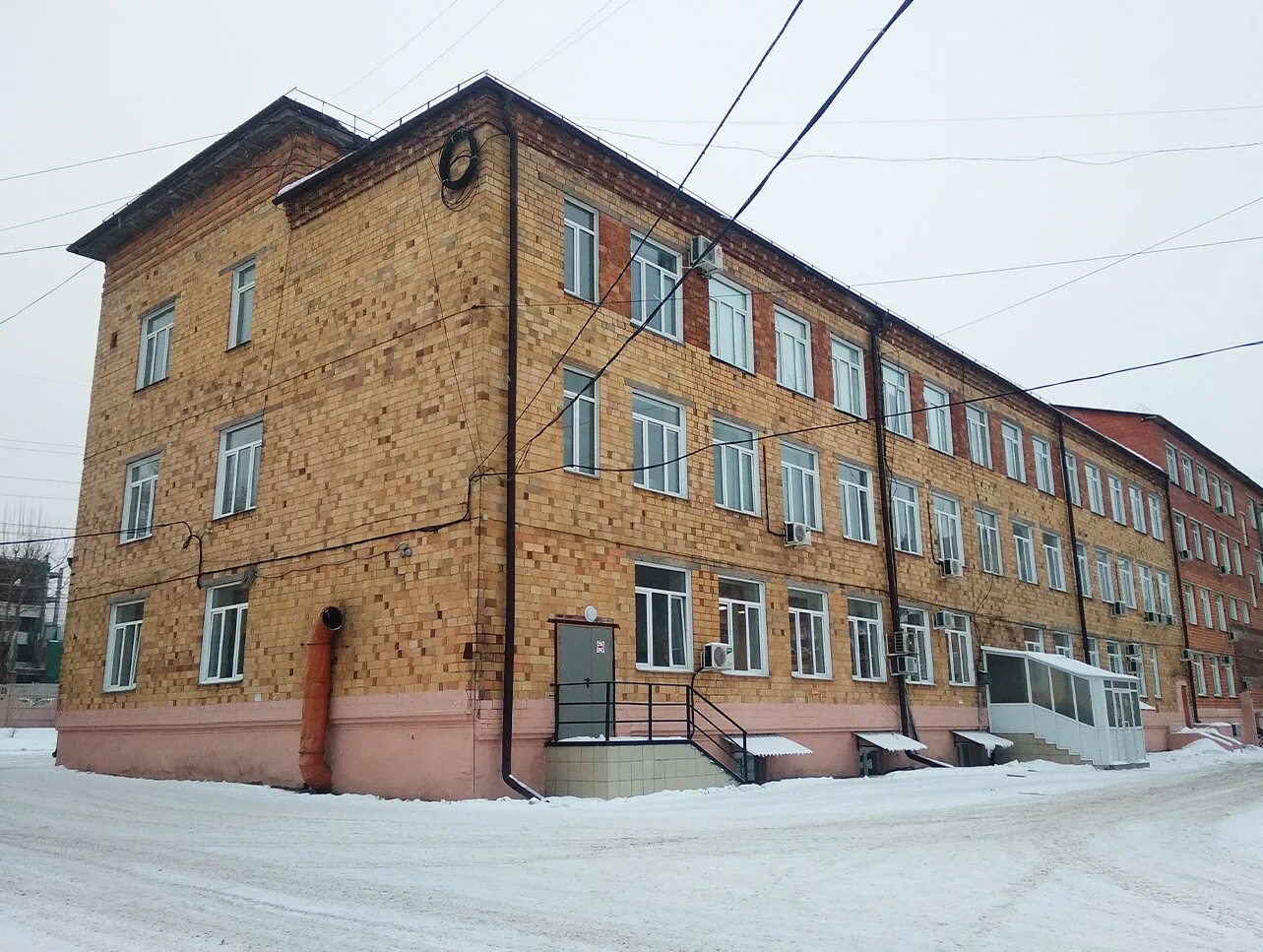 Супермаркет командор красноярск. Курчатова 15/2 красноярск. Курчатова 15б красноярск. Красноярск улица курчатова 17 стр 15 медюнион. Курчатова 15б красноярск.