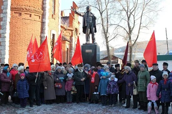 День города слюдянка 2024. Памятник ленину в слюдянке фото. День города слюдянки. День города слюдянки. Музей вокзал слюдянка старый.