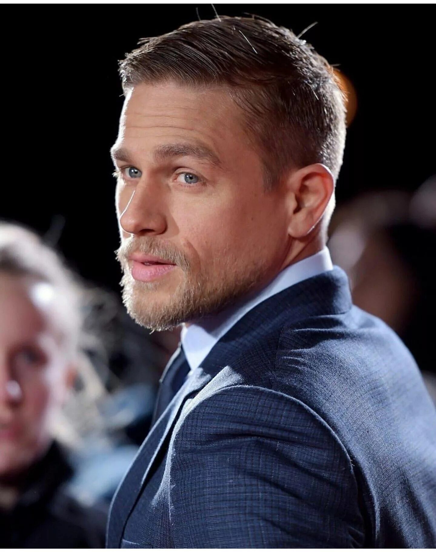 Charlie hunnam. Чарли Ханнэм. Актер Чарли Ханнэм. Чарли Ханнэм фото. Чарли Ханнэм 2017.