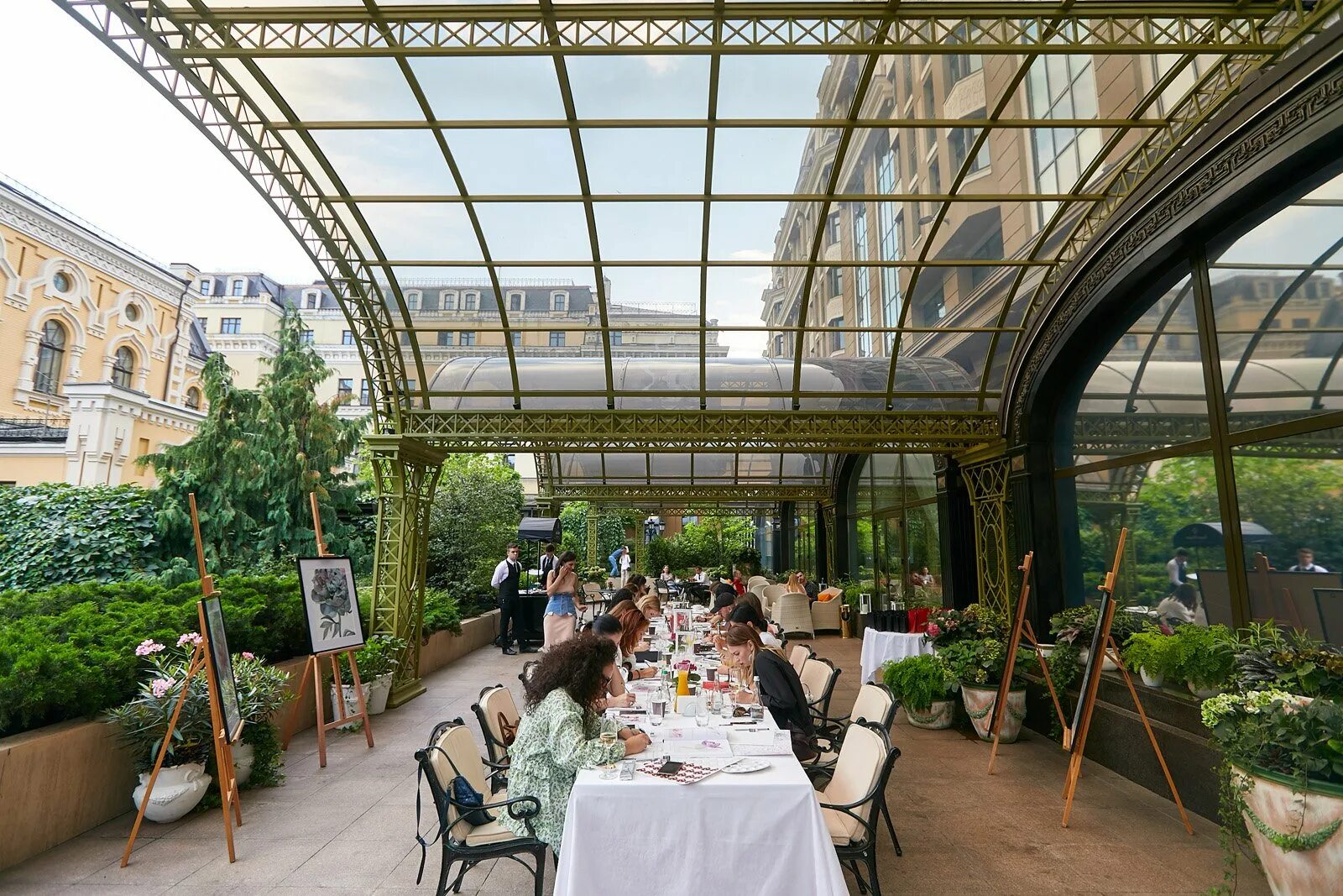 Пушкин терраса. Кафе пушкина летняя терраса. Турандот ресторан летняя терраса. Пушкин на террасе. Пушкин терраса.