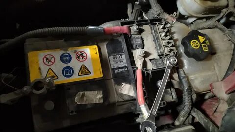 Cadillac srx 2012 battery replacement