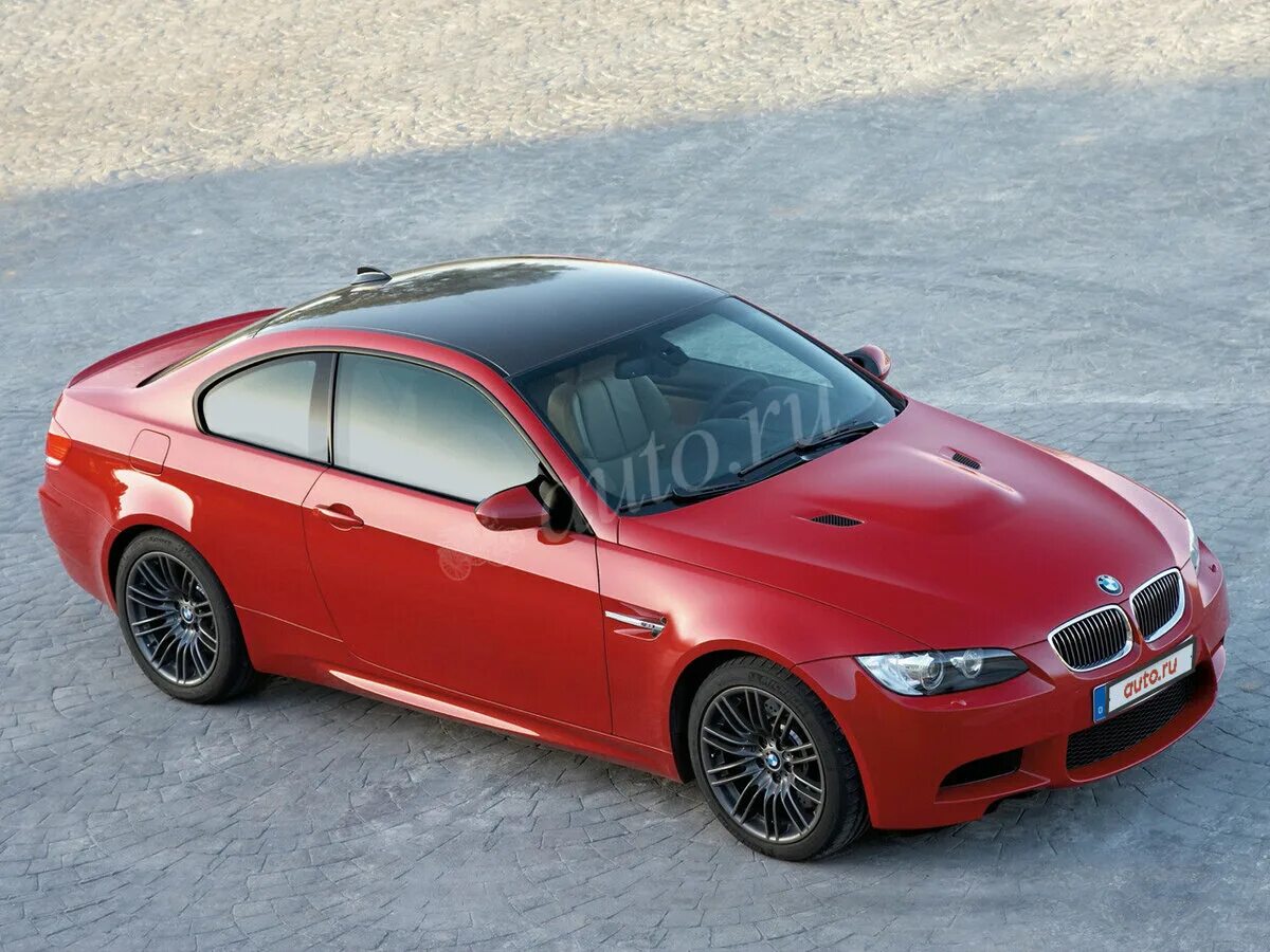 Красная автомобиль 3. BMW m3 e92 купе. BMW 3 e92 купе. BMW m3 92. BMW m3 e92 2008.