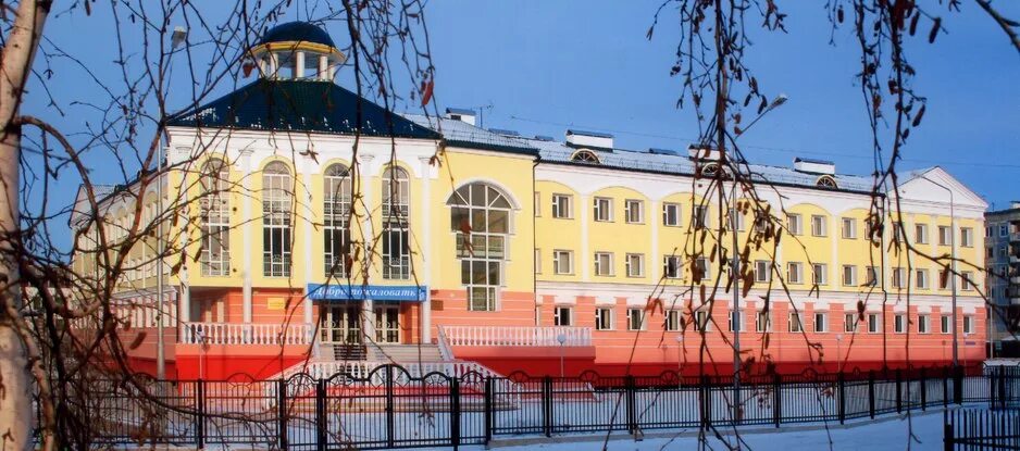 Якутская городская национальная гимназия якутск. Школа 8 якутск. Якутская городская классическая гимназия. Школа гкг якутск. Городская гимназия якутск.