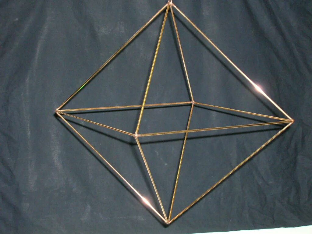 Октаэдр пирамида. Тетраэдр это пирамида. Октаэдр Меркаба. Бипирамида Славникова. Пирамида октаэдр.