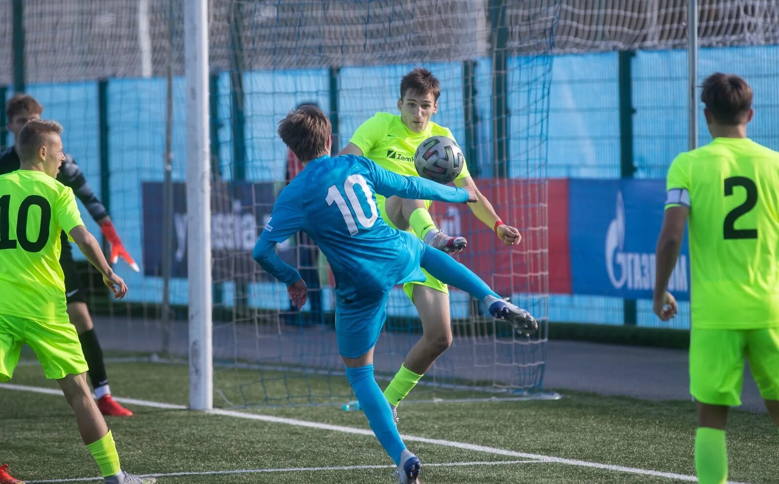 U u 19 0. Зенит u19. Футбол юношеская лига. Футбол юношеская лига Зенит. Юношеская футбольная лига фото.