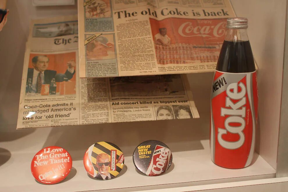 Музей колы. Музей coca-cola. атланта музей кока колы. сувенирная продукция coca cola. рекламная продукция кока кола.