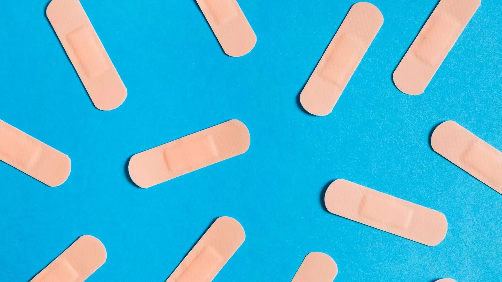 Первый лейкопластырь. Пластырь медицинский. пластыри лекарственная форма. красивый лейкопластырь. пластырь разной формы.