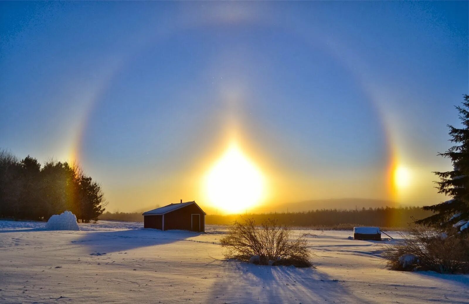 Гало радуга вокруг солнца. Круги гало вокруг солнца. Солнечное гало вокруг луны. Гало (радужный круг вокруг солнца). Де гало.