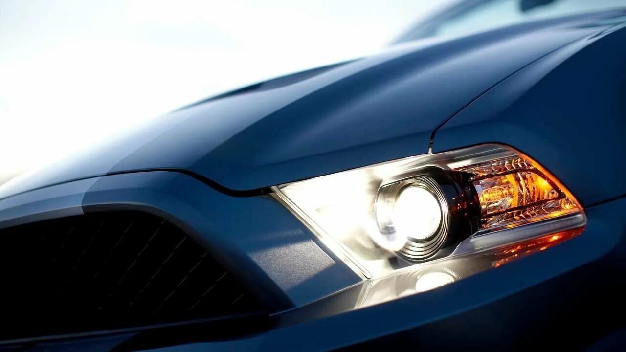 Свет в машине фары. Фары Форд Мустанг. Audi 100 Headlights. Фары Ford Shelby. Современные фары.