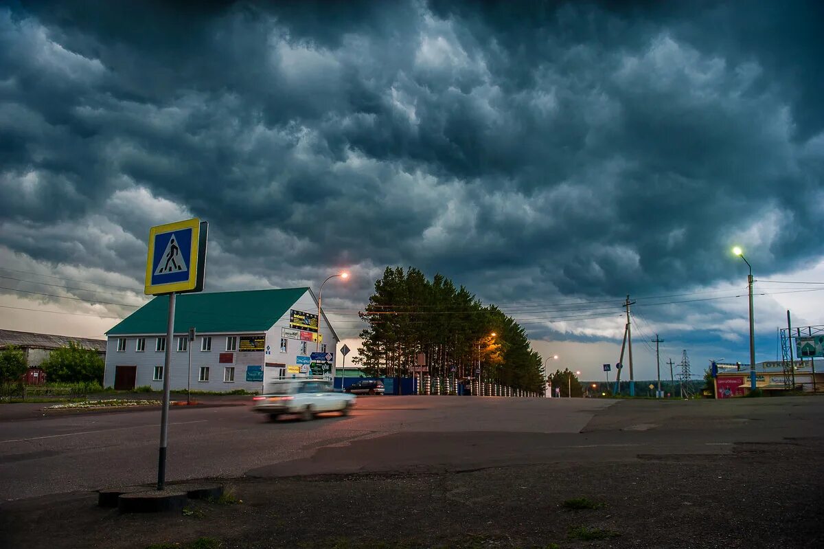 Подслушано в березовском в контакте. Город Берёзовский вечером.