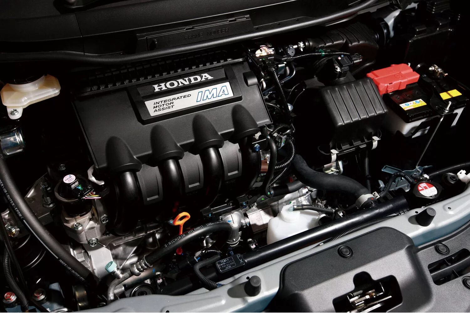 Двигатель хонда шаттл. Хонда фит шаттл гибрид 2011. Двигатель: Honda Fit 2015. Honda Fit 2012 двигатель. Хонда фит шаттл гибрид 2012.