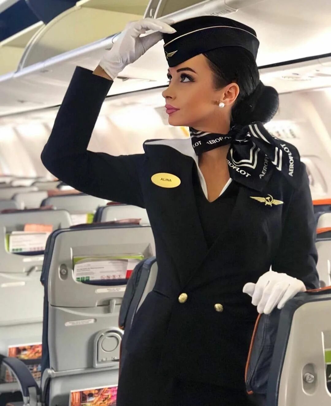Qatar airways flight attendant. Qatar airways стюардессы. Бортпроводница на частном самолете. Стюардессы частных самолетов. Air astana бортпроводники.