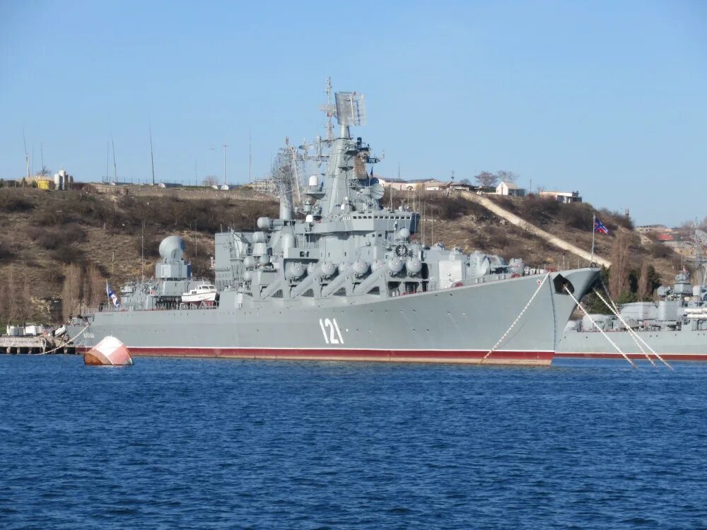 Флагман черноморского флота россии крейсер москва. Гвардейский ракетный крейсер черноморского флота "москва". Гвардейский ракетный крейсер москва флагман. Гркр москва. Флагман черноморского флота крейсер москва.