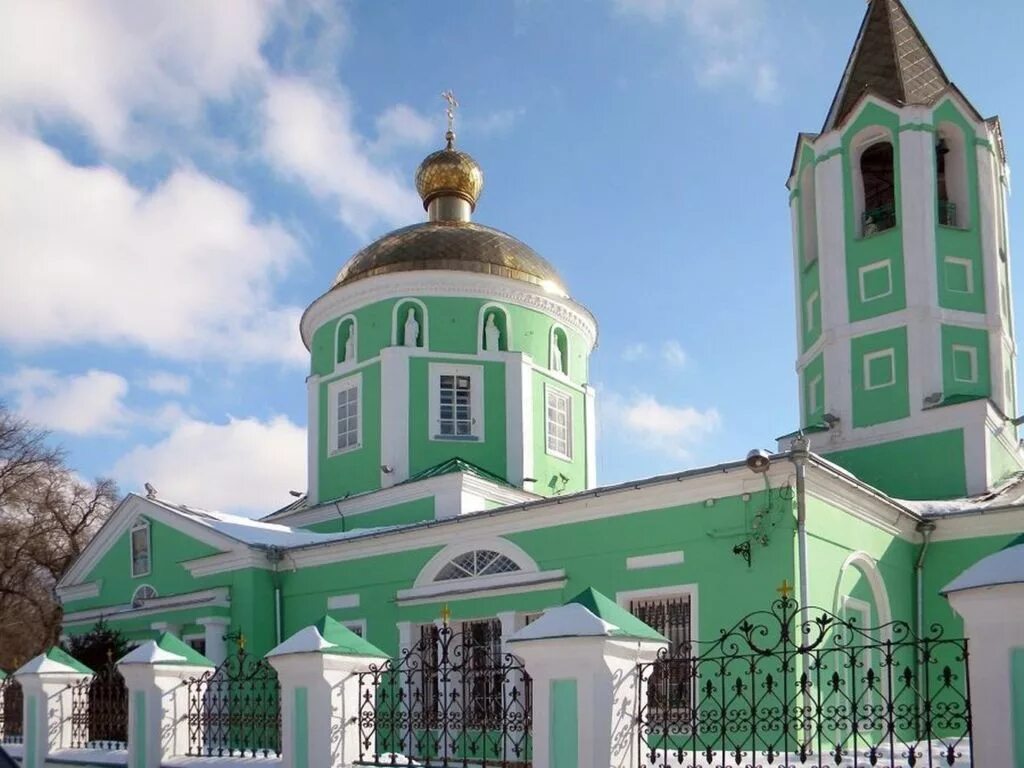 Святого белгородская область. Свято-Троицкий храм (старый Оскол). Церковь Троицы Живоначальной старый Оскол старый Оскол. Храм Живоначальной Троицы Белгород. Стрелецкая Церковь старый Оскол.