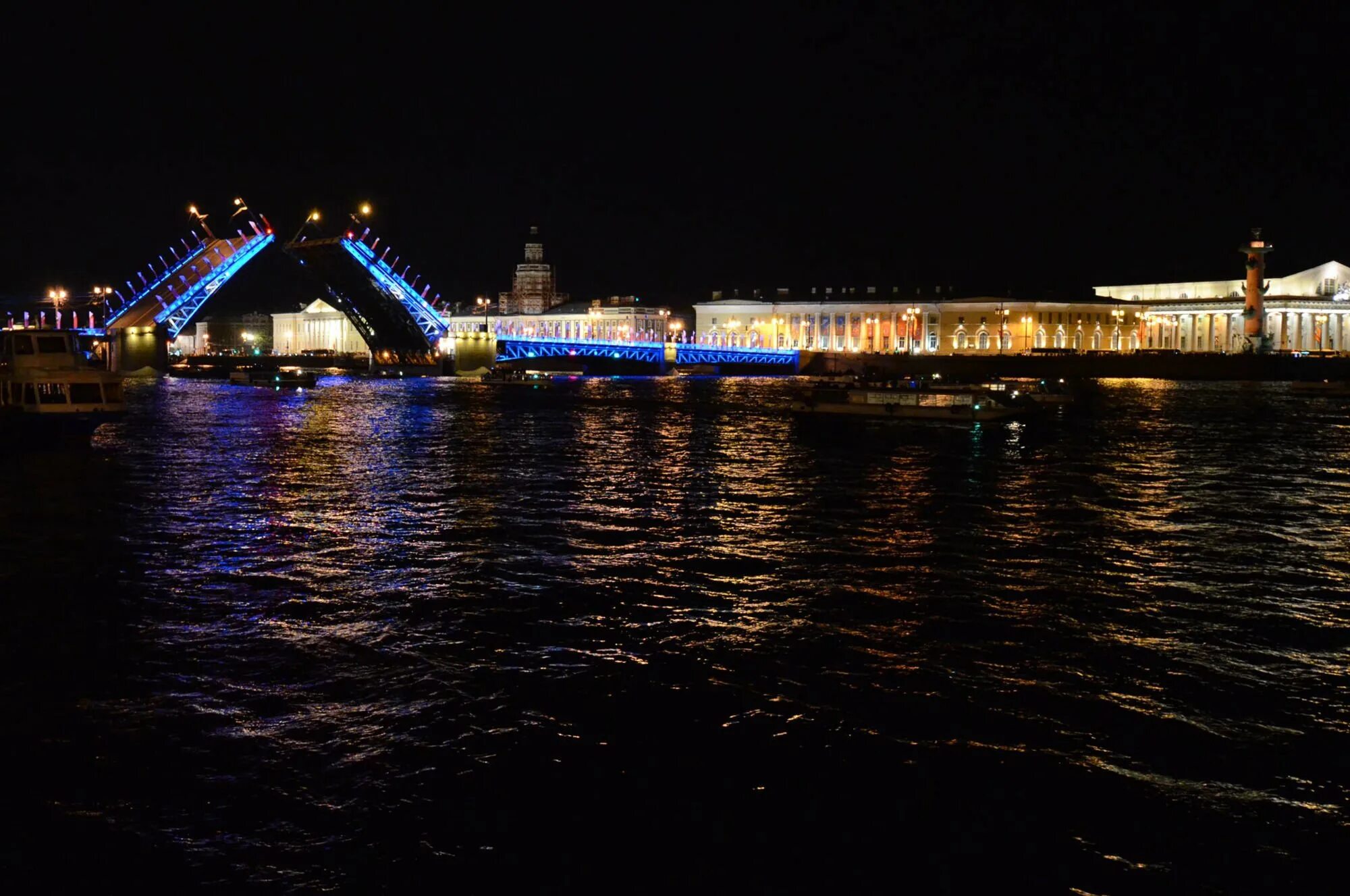 Разведение мостов ночью