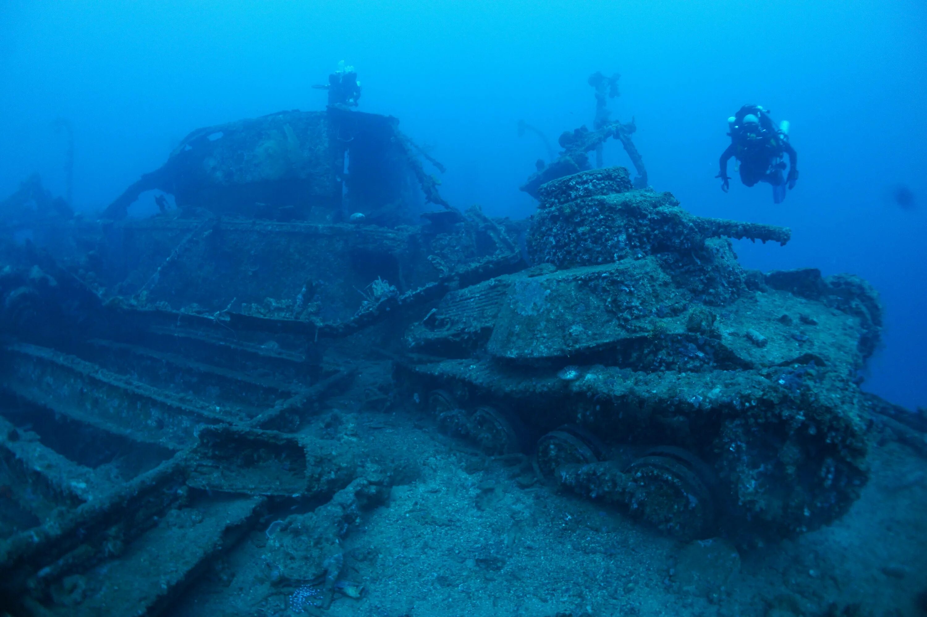 Затонувшие корабли финского залива 400 лет. Затонувший танк 1 мировой в океане. Затонувшие танки 1 мировой войны. Потонувший корабль в Японии. Корабли на дне океана