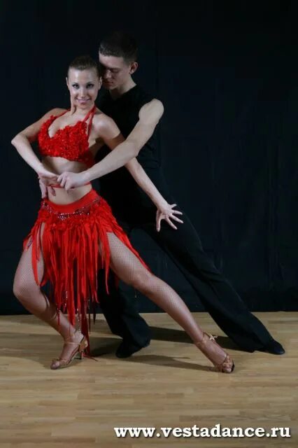 Танцевальный дуэт romantic. Танцы самба румба. Клуб латина. Спортивные бальные танцы румба. Клуб латина.