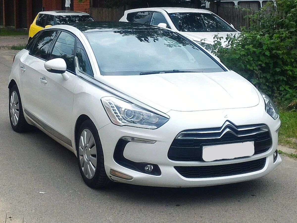 Белый citroen. Ситроен 3 дверный. Citroen ds3 2010. Белый citroen. Белый citroen.