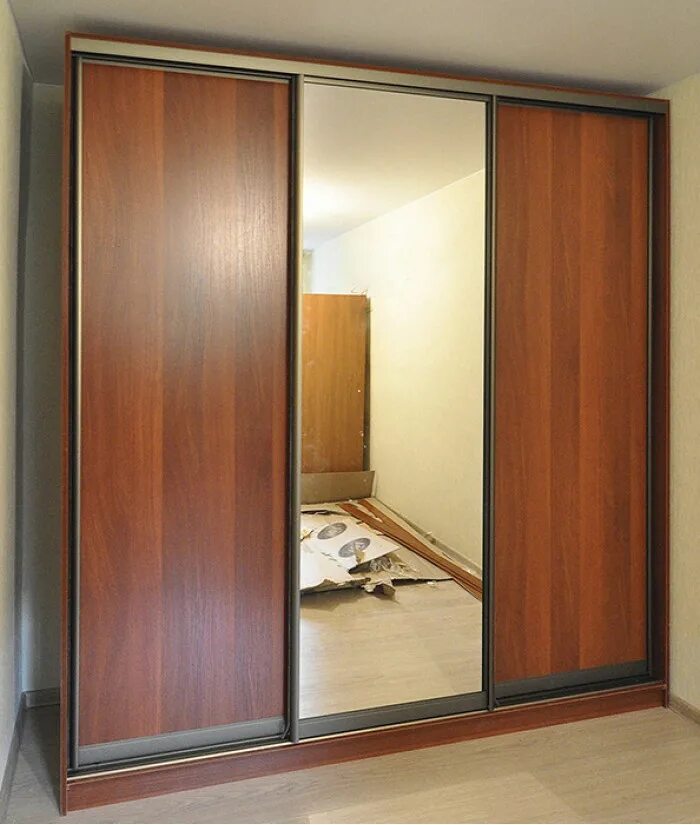 Продается шкаф. Шкаф-купе тринити-3. лакобель 1036. шкаф купе цвета. встроенный трехдверный шкаф купе с зеркалом.