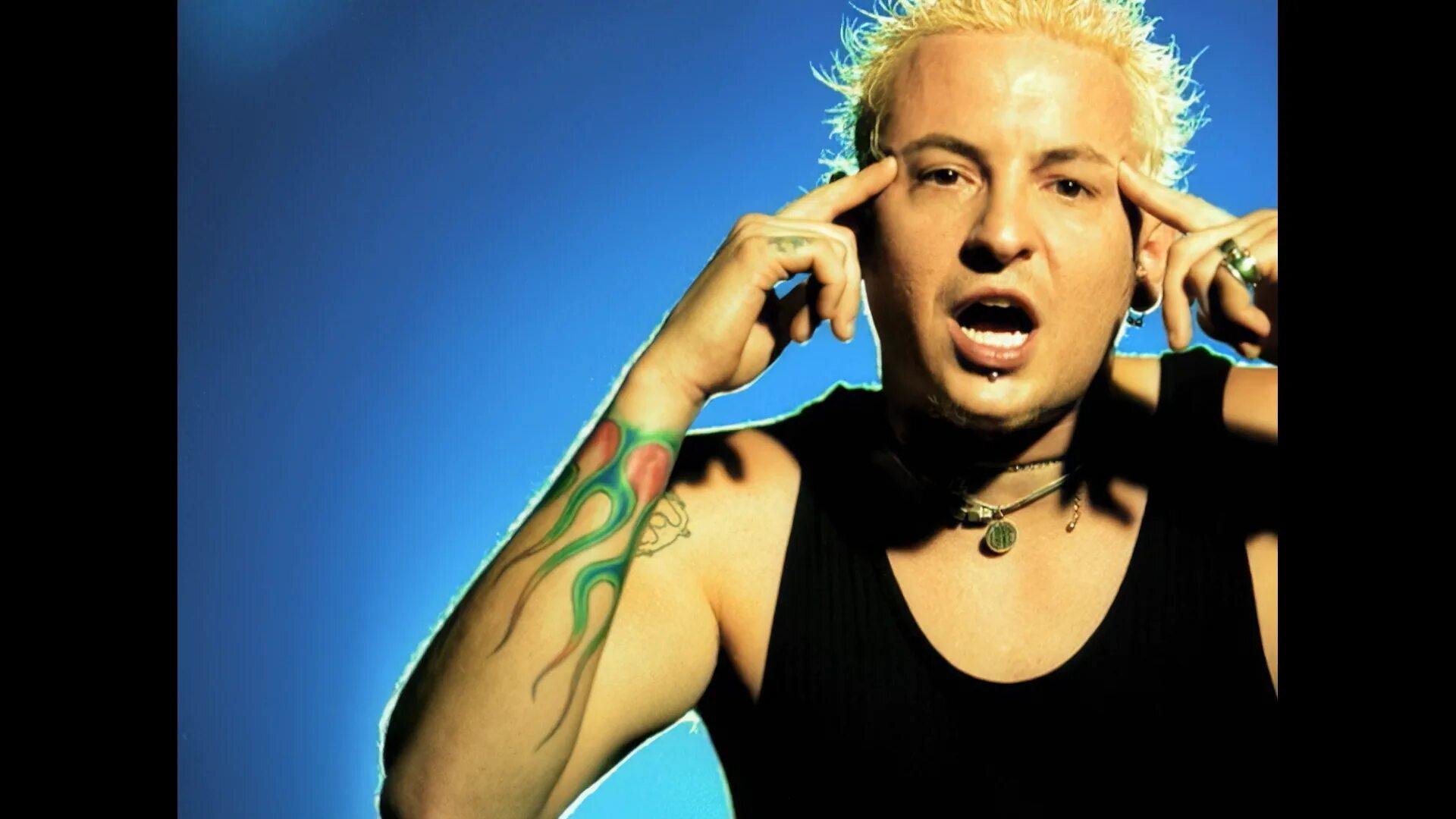 Linkin park one step close. Честер беннингтон. честер one step closer. chester bennington one step closer. linkin park one step closer.