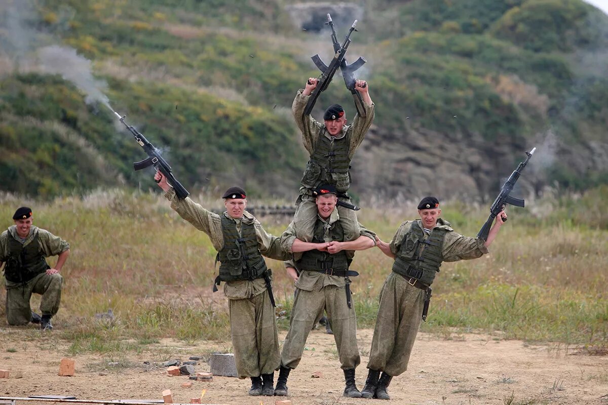 Военные тренинги. Морская пехота. Спецназ морской пехоты. Морская пехота в полигоне. Тренировка морской пехоты.