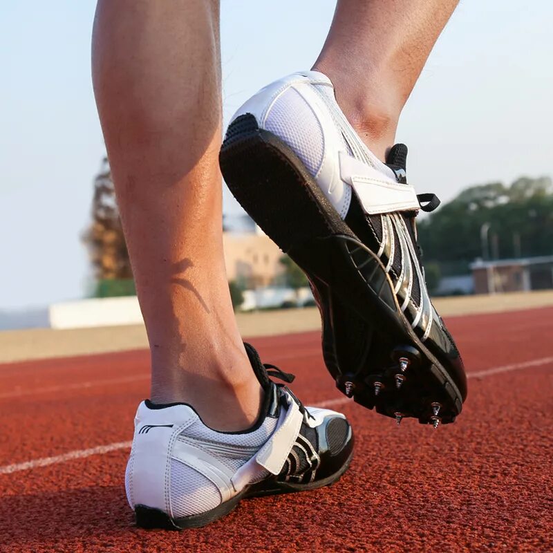 Легкая атлетика какая обувь. Кроссовки для легкой атлетики. Кроссовки для бега на ноге. Легкая атлетика обувь для бега. Ботинки для бега.