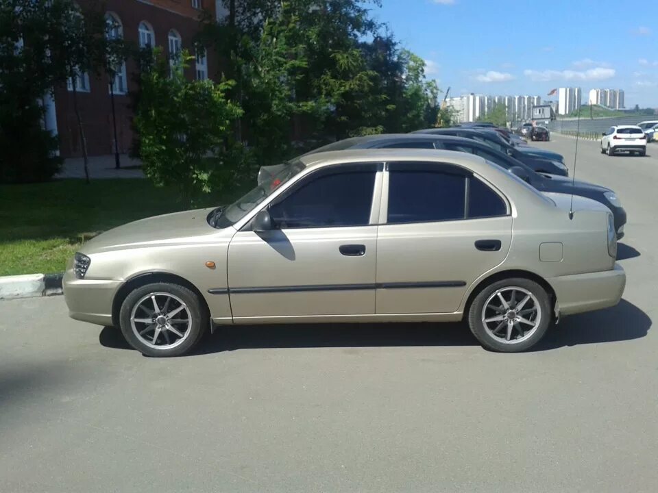 Hyundai accent 2. Hyundai accent 1995 stance. Hyundai accent 2005. Лит акцент. Hyundai accent 2005.
