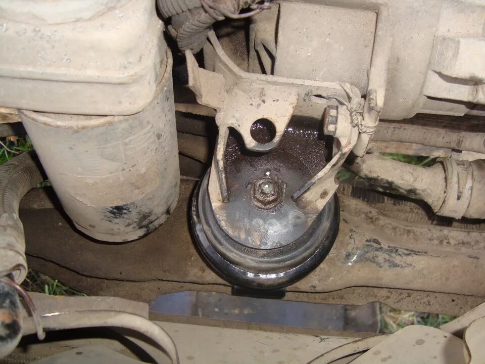 4* Замена левой подушки двигателя - Toyota Vitz (10), 1 л, 2001 года своими рука