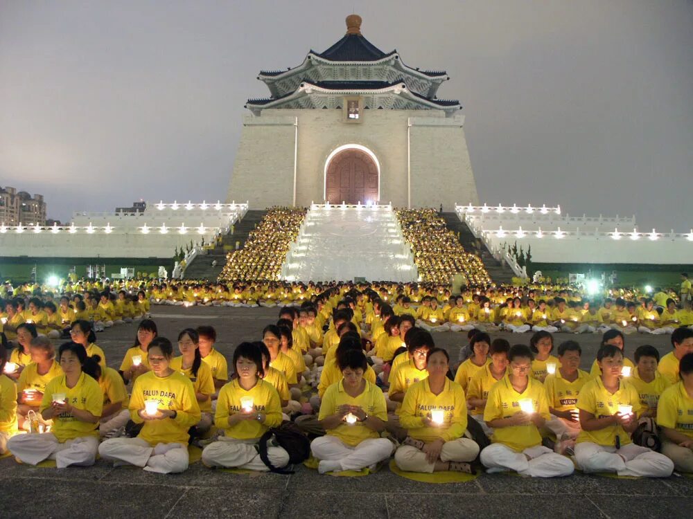Фалуньгун (фалунь дафа). Фалуньгун (фалунь дафа). Фалуньгун дафа. Фалунь дафа секта. Фалунь дафа секта.