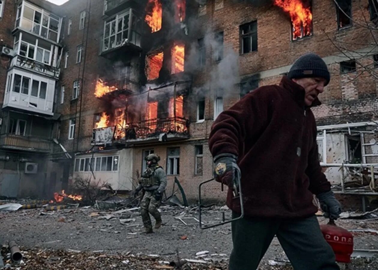 Бахмут на данный момент. Разрушенный город бахмут. Бахмут рынок. Город с высоты птичьего полета. Города россии.