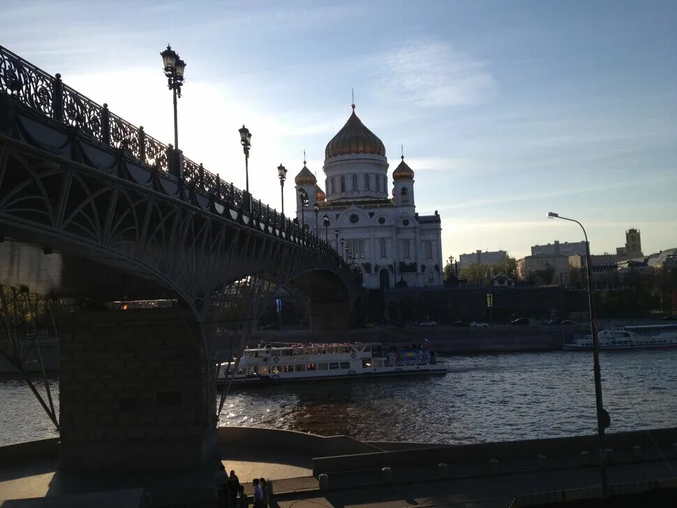 Патриарший мост в петербурге. Патриарший мост в москве. патриарший мост в москве фото. мост у храма христа спасителя. вид с патриаршего моста.