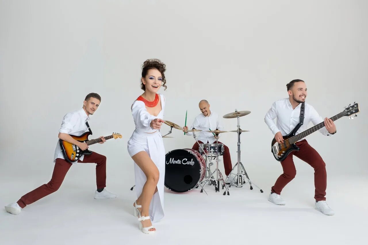 Группа точной работы. Костюмы для музыкальной группы. Кирпичи группа 2020. Группа точной работы. Группа градусы.