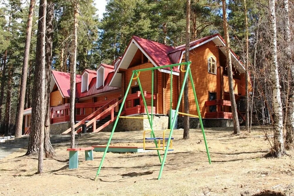 Снять дом город иркутск. Красный дом база отдыха иркутск карпинская. турбаза красный дом карпинская 128. красный дом иркутск турбаза. база отдыха красный дом карпинская 128 иркутск.