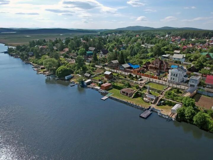 Деревня мурзинка среднеуральский округ. Мурзинка (новоуральский городской округ). Поселке мурзинка. Поселке мурзинка. Село мурзинка свердловская область.