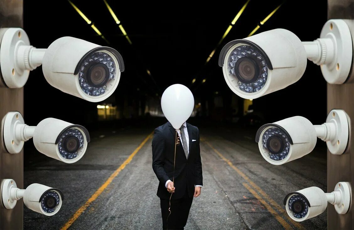 Камеры видеонаблюдения в офисе. Камера слежение за человеком. Камера слежение за человеком. Робот камера видеонаблюдения. Слежка в офисе.