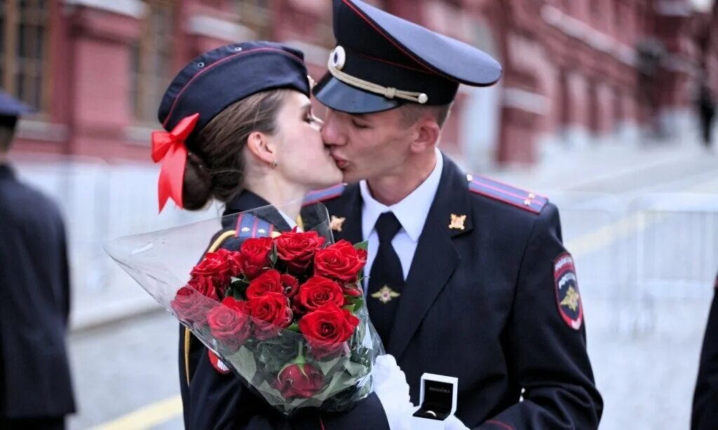 Курсанты МВД. Полиция романтика. Пары в форме полиции. Полиция России.