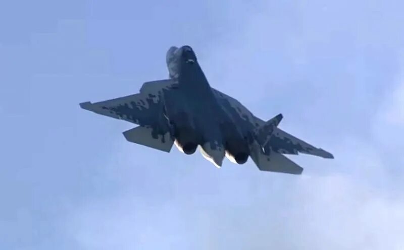 Су-57 вооружение. Российских истребителей су 57. Су 57. Су-57 истребитель. Истребитель пятого поколения су 57.
